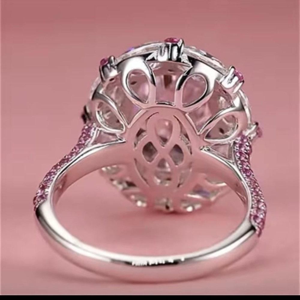 Brilliant finish oval amethyst 6.2CT silver ring with swarovski elements - Picture 6 of 13